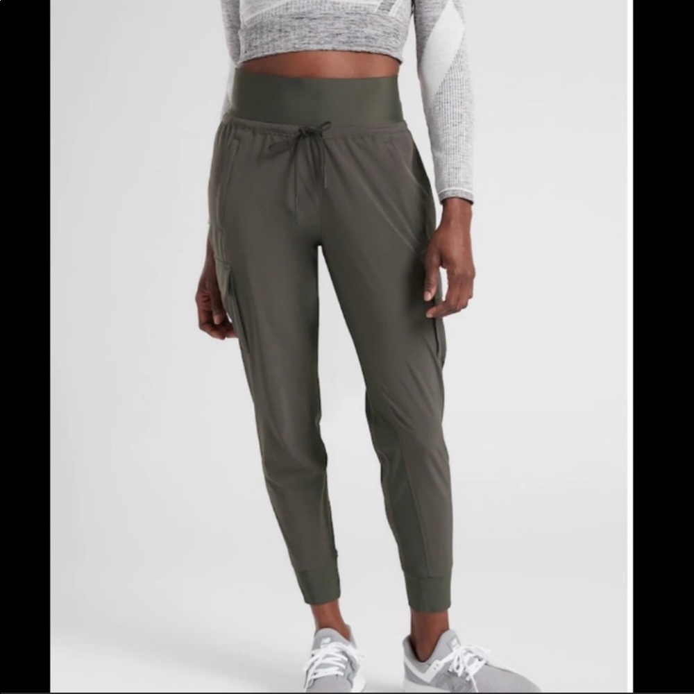 Athleta Sutton Carho Jogger size 2 olive green